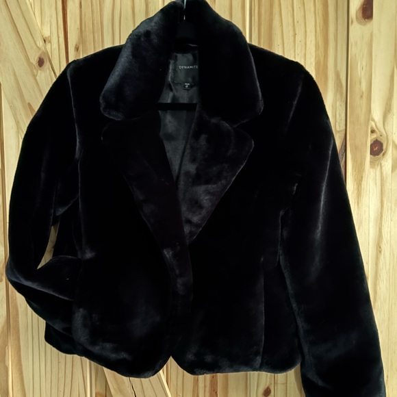 Dynamite Jackets & Blazers - Dynamite Faux Fur Cropped Jacket XS Black Plush Coat